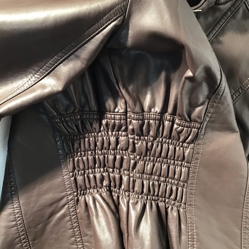 Guess Lightweight Jacket - Picture 4 of 8